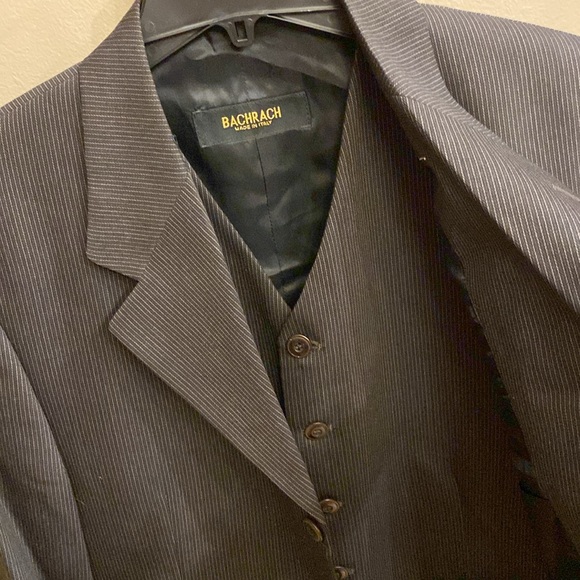 Backrach 3 piece pin striped 3 button wool suit made in Italy size 38R / 31W - Picture 3 of 17